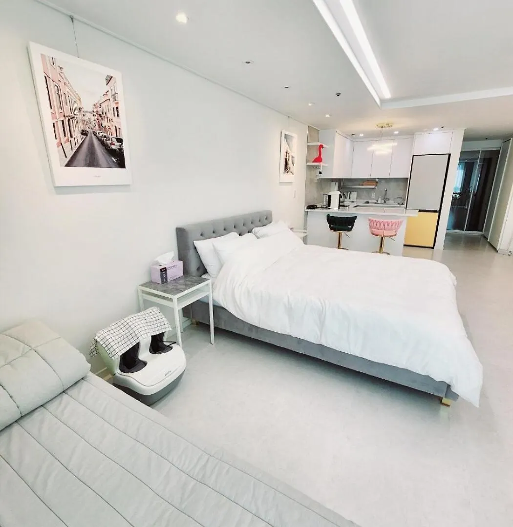 Modern Studio Near Haeundae Beach & Subway Busan 0*,  South Korea