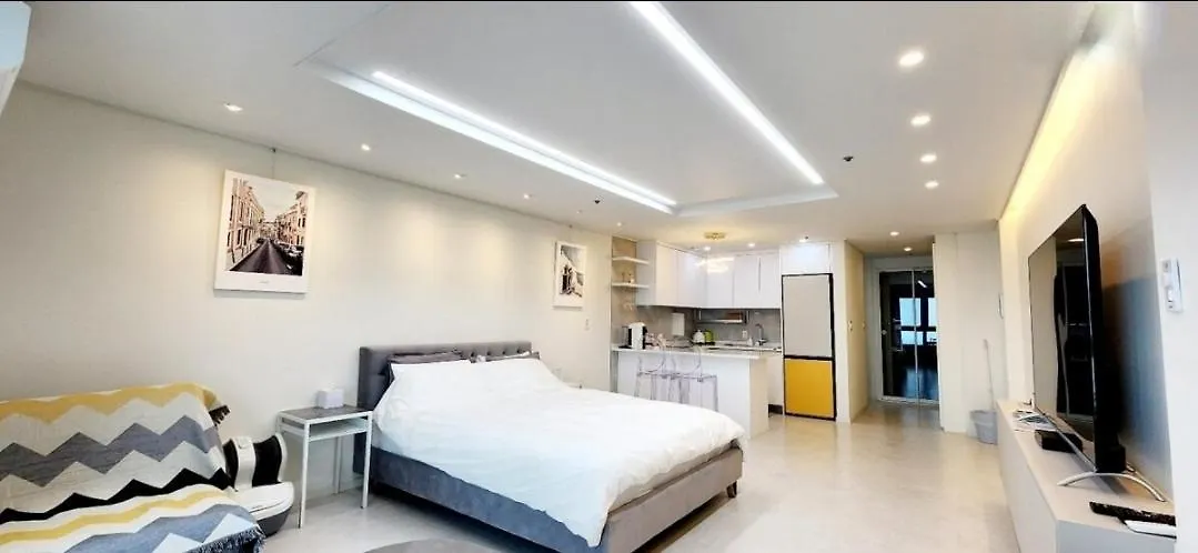 Modern Studio Near Haeundae Beach & Subway Busan 0*,