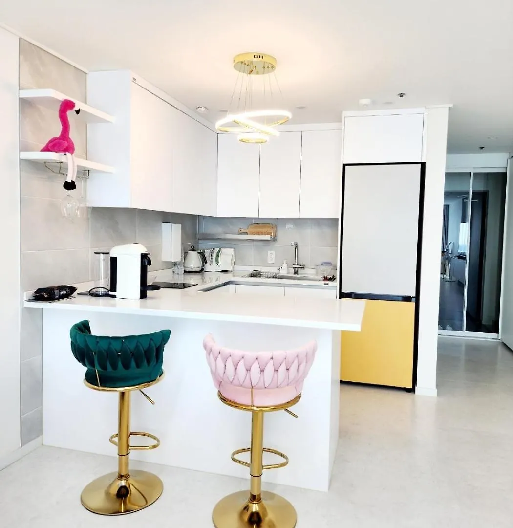Modern Studio Near Haeundae Beach & Subway Busan Apartment